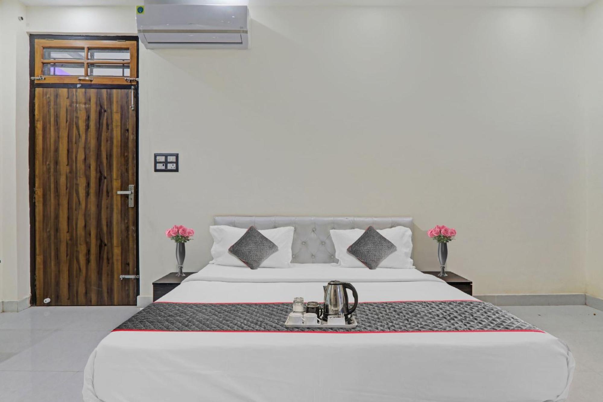 Townhouse Relax Inn Chinhat Eksteriør bilde